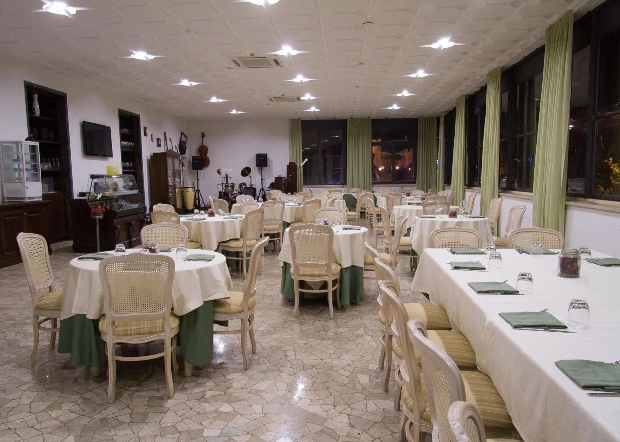 Antica Locanda Cavallino Bianco Cerveteri Exterior foto